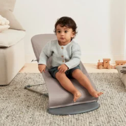 BabyBjörn Babysitter Bliss Vävd Klassisk Quilt - Sandgrå
