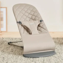 BabyBjörn Babysitter Bliss Vävd Klassisk Quilt - Sandgrå