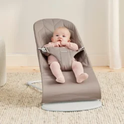 BabyBjörn Babysitter Bliss Vävd Bladmönstrad Quilt - Sandgrå