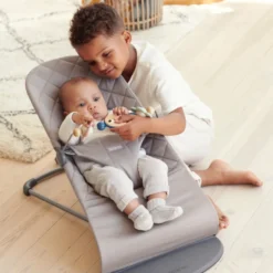 BabyBjörn Busiga Ögon Babysitter Lekbåge - Pastel