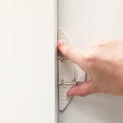 BabyDan Skjutdörrslås
