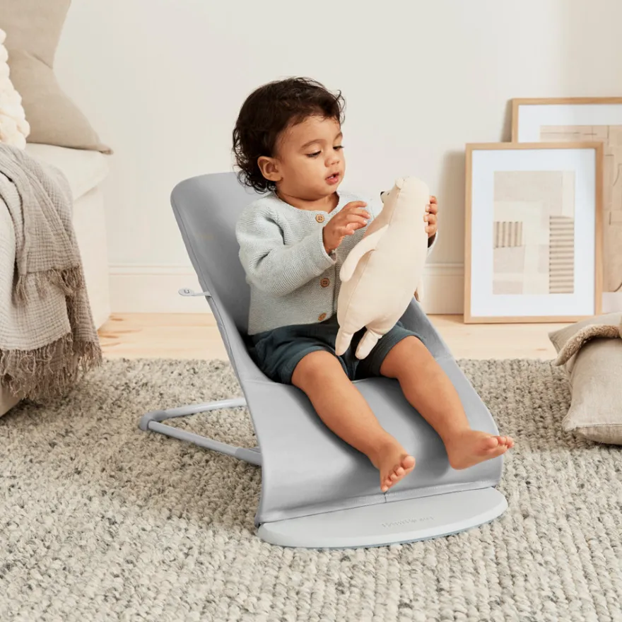 Babysitter Bliss Vävd Bladmönstrad Quilt - Ljusgrå