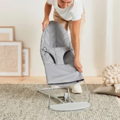 Babysitter Bliss Vävd Bladmönstrad Quilt - Ljusgrå