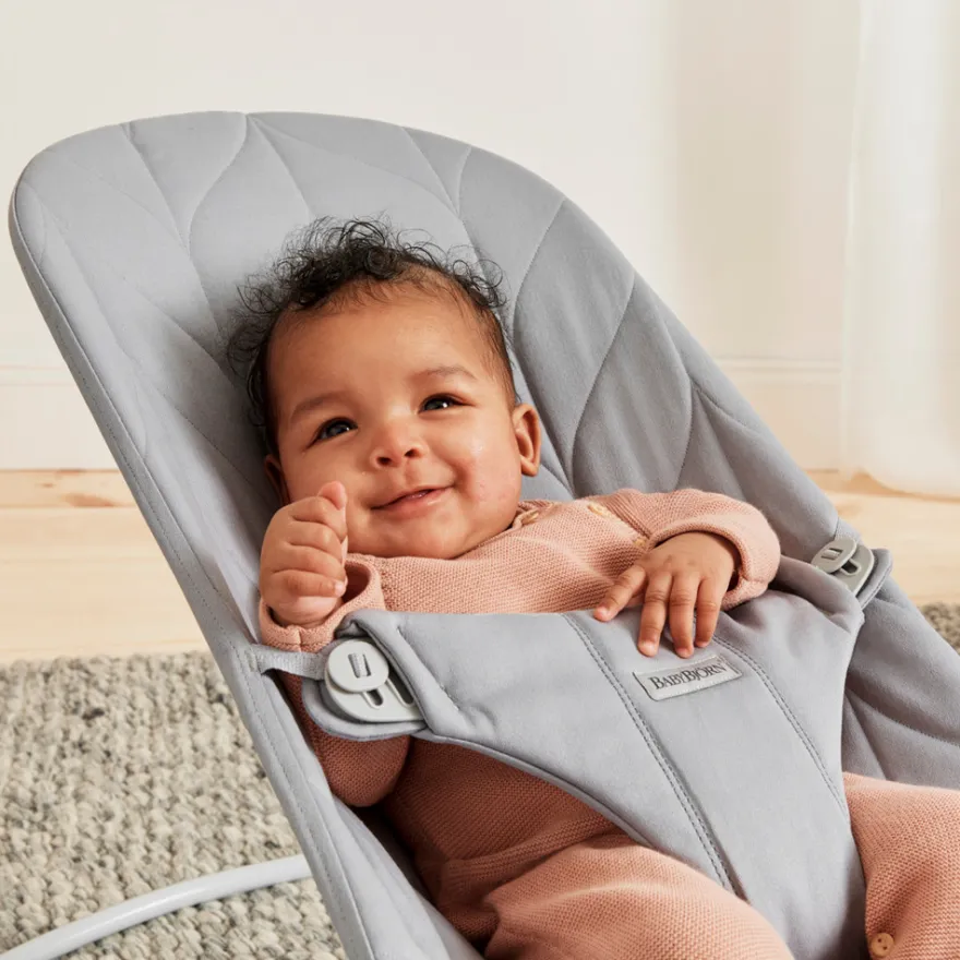 Babysitter Bliss Vävd Bladmönstrad Quilt - Ljusgrå