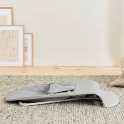 Babysitter Bliss Vävd Bladmönstrad Quilt - Ljusgrå