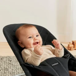 Babysitter Bliss Vävd Klassisk Quilt - Svart/Mörkgrå
