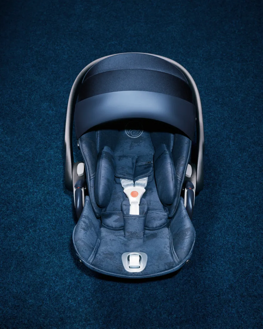 Cybex Cloud T i-Size Babyskydd - Rebellious Luxury Denim Blue