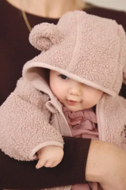 En Fant Jacka Teddy - Adobe Rose