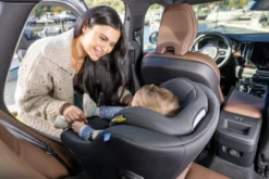 Graco Turn2Me DLX R129 Bilbarnstol - Midnight