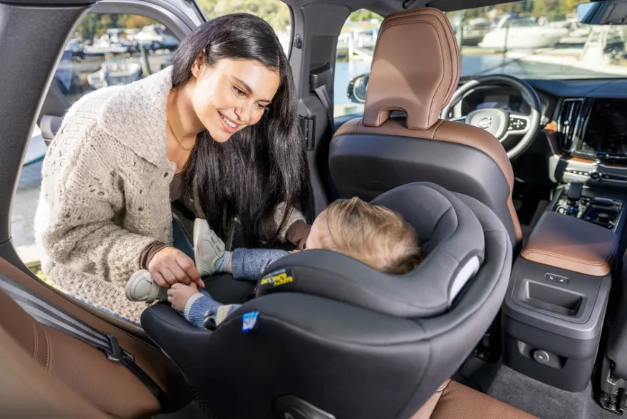 Graco Turn2Me DLX R129 Bilbarnstol - Midnight
