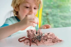Kidzlabs /Creepy Crawly Digging Kit