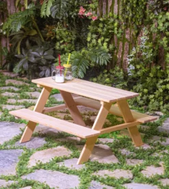 Picknickbänk Utomhus