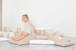 Skumleksaksset med rutschkana och klättervägg – hårt skum – beige/vit