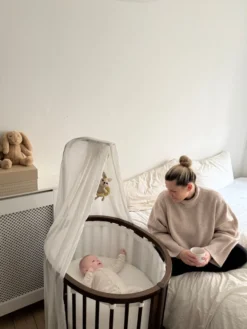 Stokke® Sleepi Mini V3 Spjälsäng Med Madrass - Warm Brown