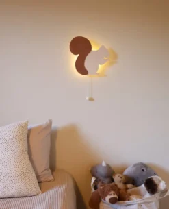 Vägglampa, Ekorre