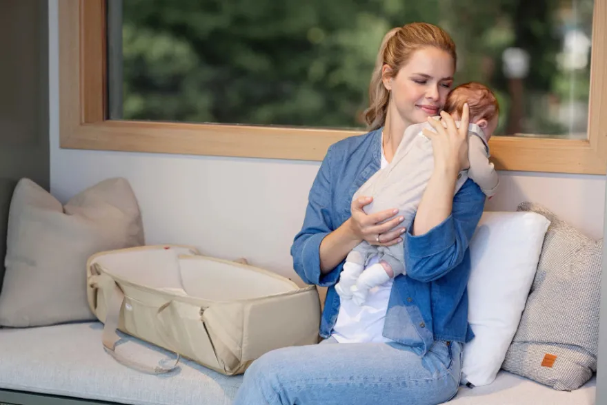 Voksi® Carry Me Babynest - Seashell Sand Leaf