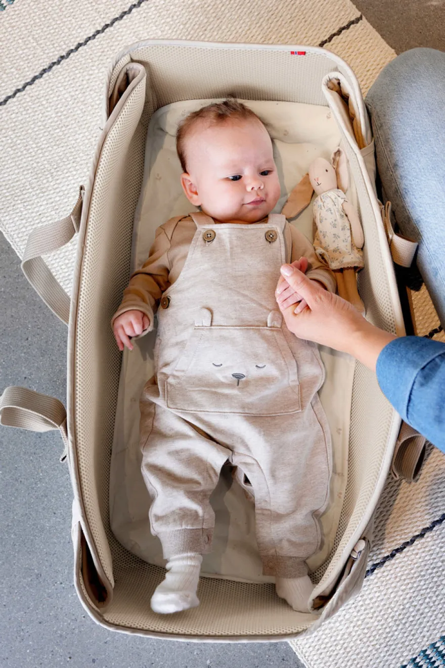 Voksi® Carry Me Babynest - Seashell Sand Leaf